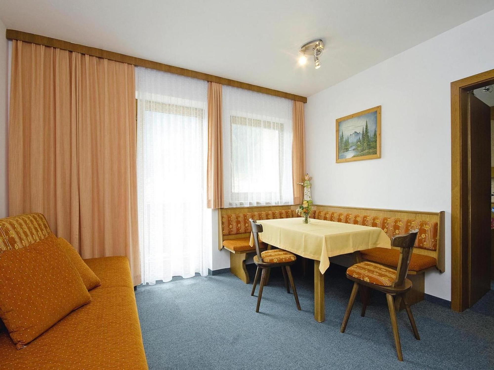 ノイシュティフト・イム・シュトゥーバイタールFlat With Sep Entrance On Ground Floor In Neustiftアパートメント エクステリア 写真